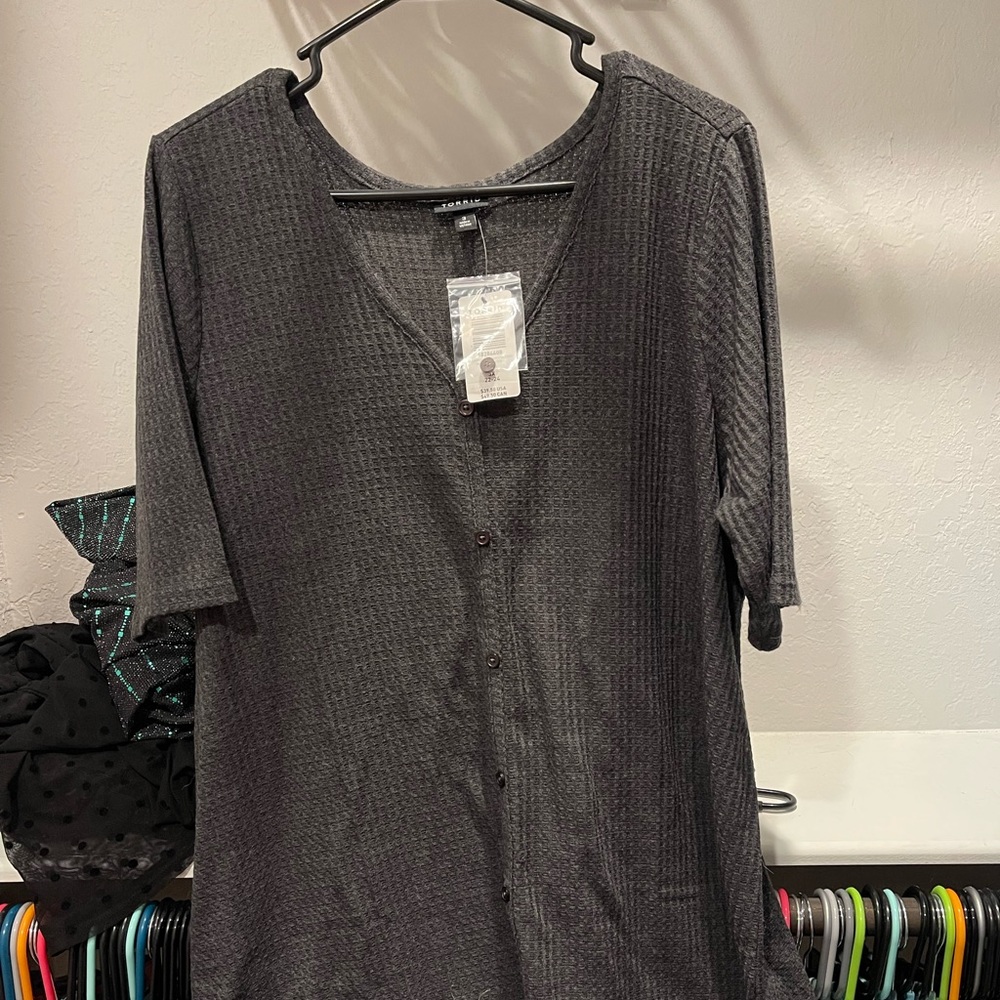Gray waffle knit tshirt with buttons torrid 3x